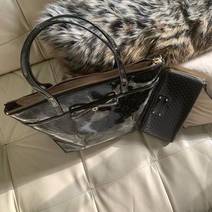 Kate Spade ♠️ New York patent leather zip around